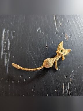 Vintage Gold Tone Green Rhinestones Swing Tail Kitty Cat Brooch Whimsy Unique